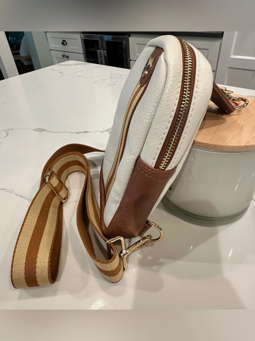 BOSTANTEN Faux Leather Sling Bag Crossbody Purse Guitar Strap Cream Brown Stripe